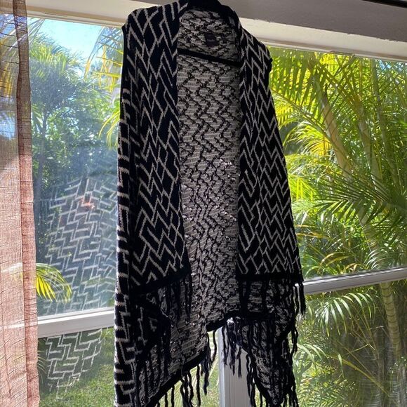 EUC open front poncho vest size XL - Picture 2 of 4